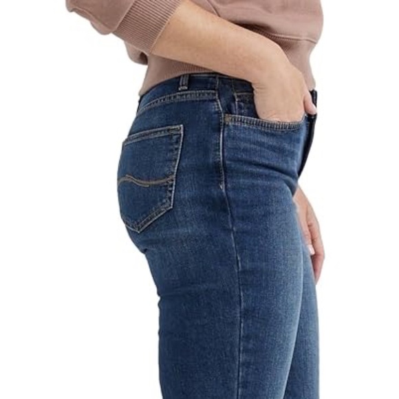 SALE Lee Women's Flex Motion Regular Fit 5 Pocket Capri Jean Sz 8 New w size tag - Picture 1 of 3